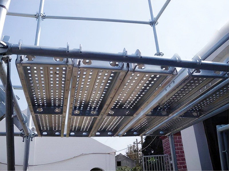 2-meter hooked steel springboard