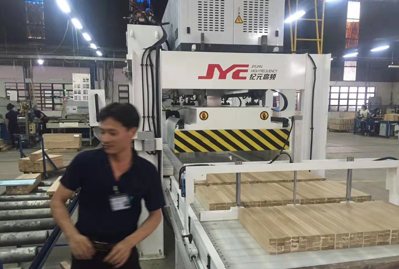 Vietnam-radio frequency wood making machine