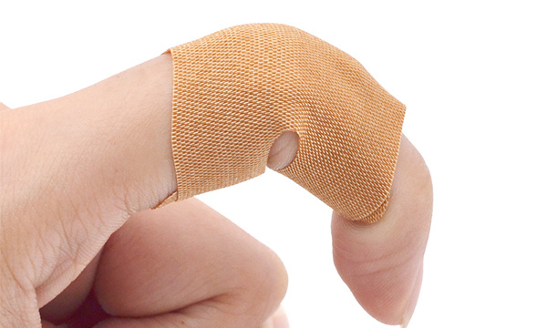 Non-woven fabric band-aids have a high cost-performance ratio.