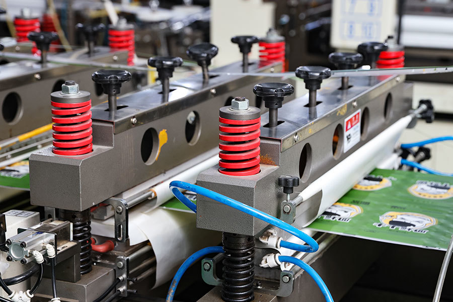 Enhancing Freshness and Convenience: The Benefits of Food Packaging with Recloseable Zippers