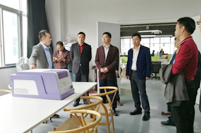 省人才工作调研组考察两区人才工作