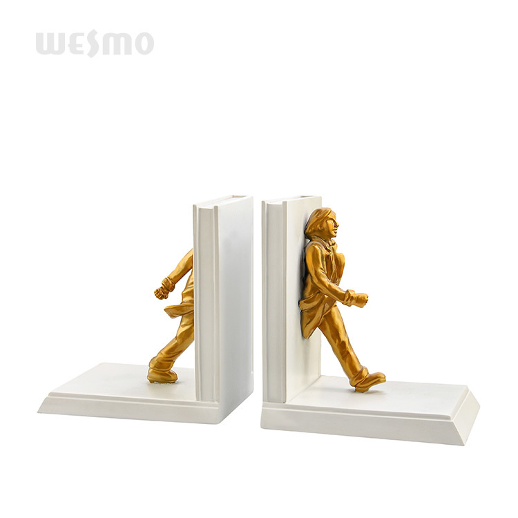 2022 New Modern Fashion Home Decoration Keep Walking Bookends Set Tabletop Statue