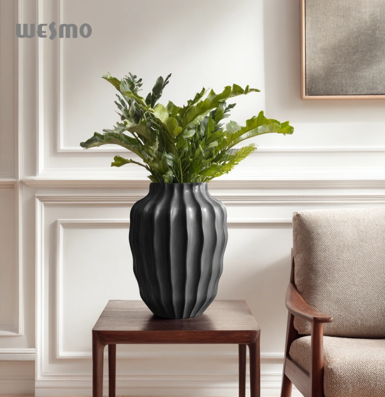 Modern Ripple Black Vase – Sculpted Elegance in Motion