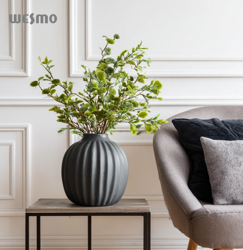 Soft Curve Matte Black Vase – Grace in Every Line