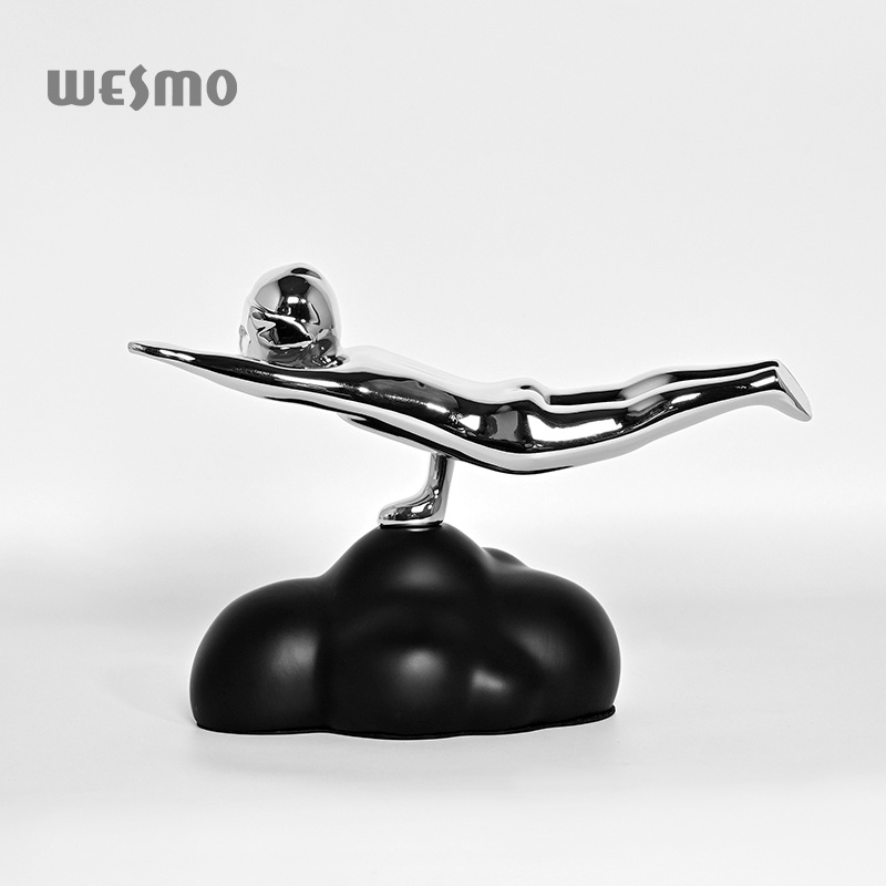 Modern Home Soft Decor Item Desktop Decoration Modern Silver Pilot Figure Sculpture Resin Crafts