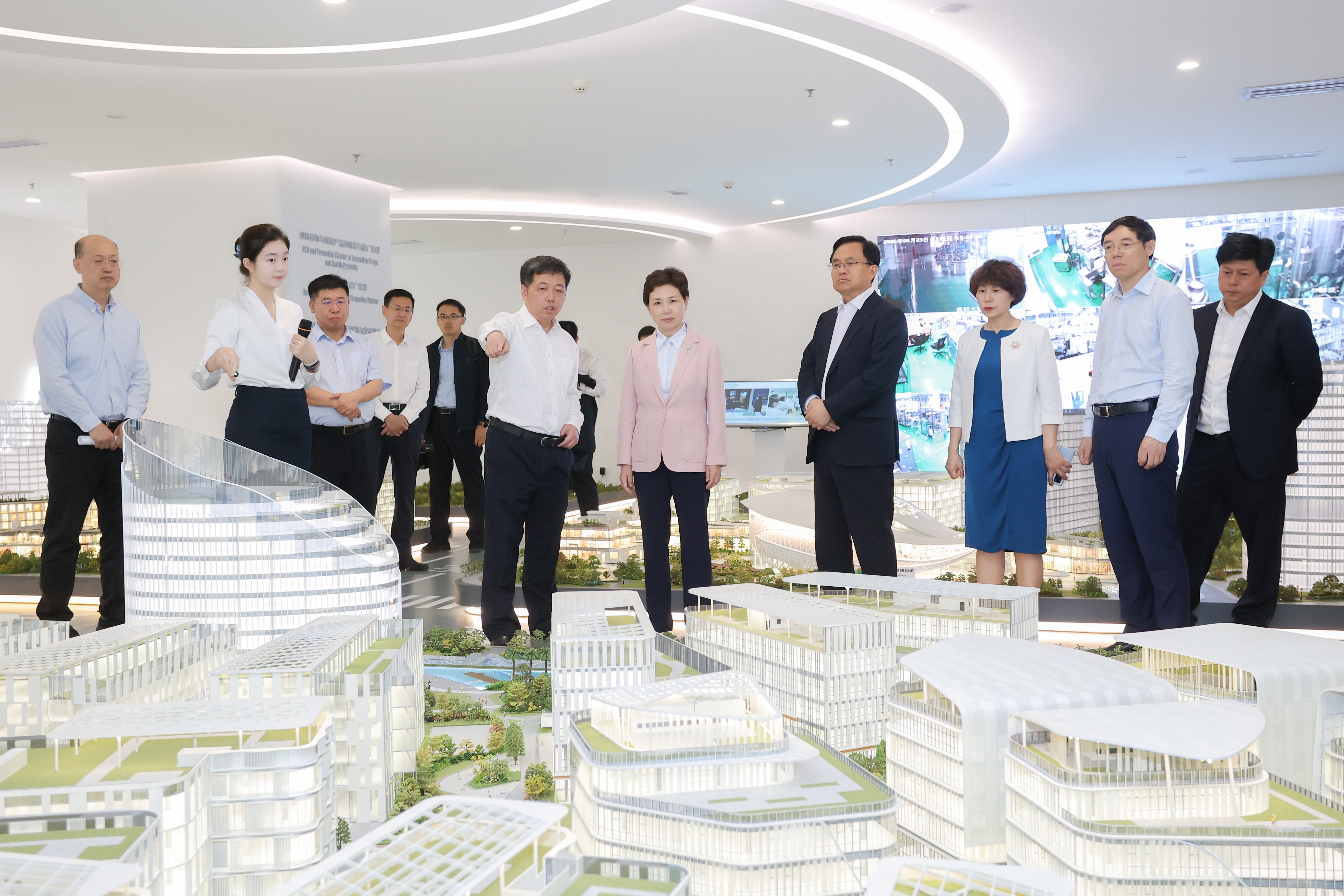 2025年5月23日,山东省委副书记王宇燕一行赴粤澳合作中医药科技产业园考察调研。 2025年5月23日,山东省委副书记王宇燕一行赴粤澳合作中医药科技产业园考察调研。