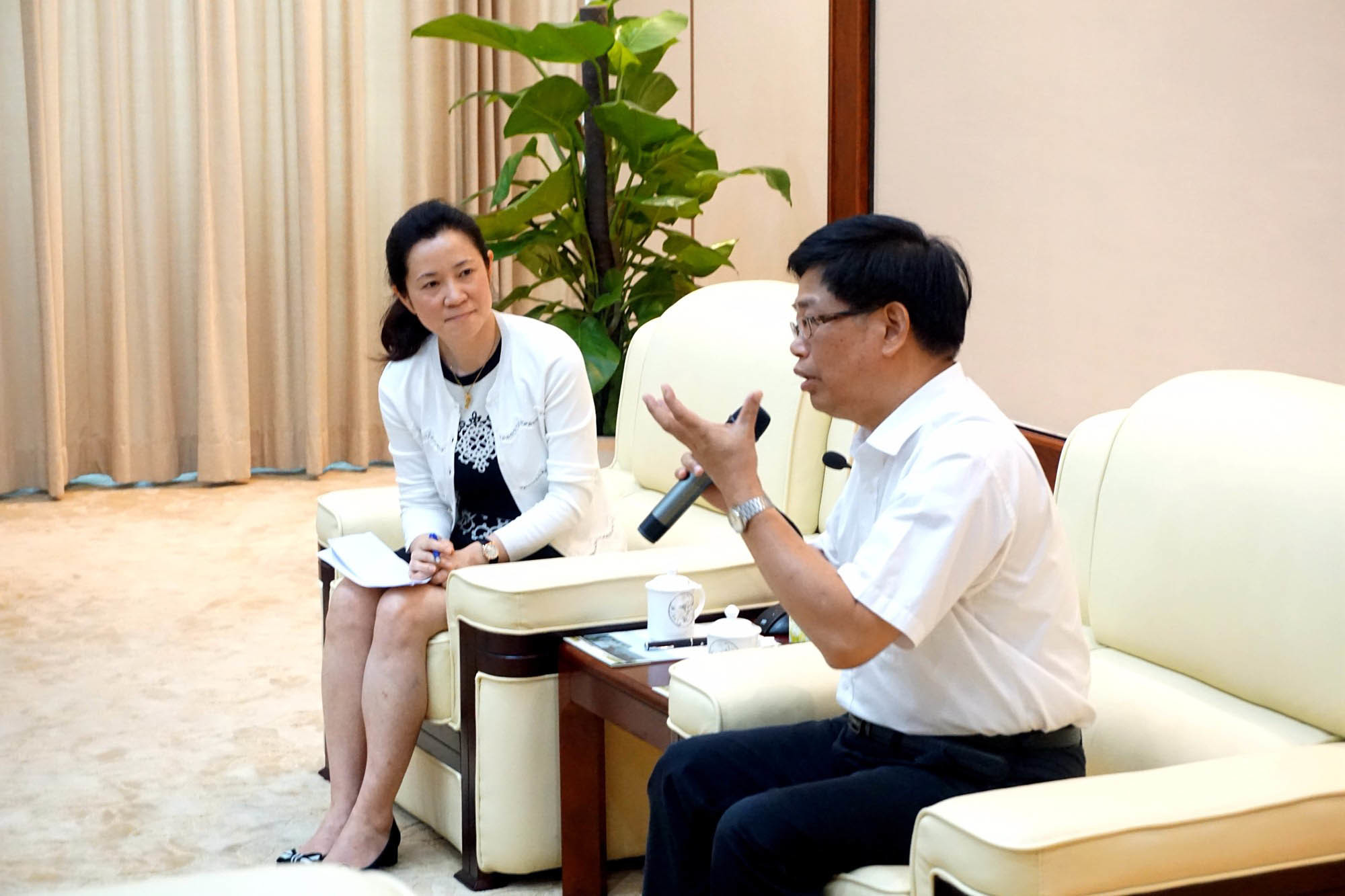 On August 4, 2015, Tang Hao (right), Vice Chairman of the Guangdong Provincial Political Consultative Conference, led a team to conduct an on-site inspection of the industrial park and held discussions. On August 4, 2015, Tang Hao (right), Vice Chairman of the Guangdong Provincial Political Consultative Conference, led a team to conduct an on-site inspection of the industrial park and held discussions.