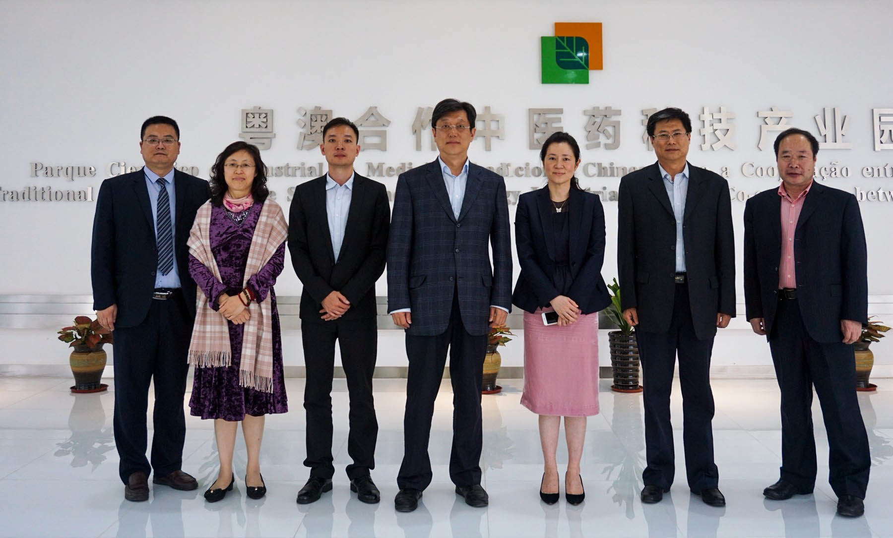 On April 14, 2017, Li Yongsen, the deputy director of the Hong Kong and Macao Affairs Office of Shandong Province, led a joint working group from Shandong Province to visit and exchange ideas at the industrial park. On April 14, 2017, Li Yongsen, the deputy director of the Hong Kong and Macao Affairs Office of Shandong Province, led a joint working group from Shandong Province to visit and exchange ideas at the industrial park.