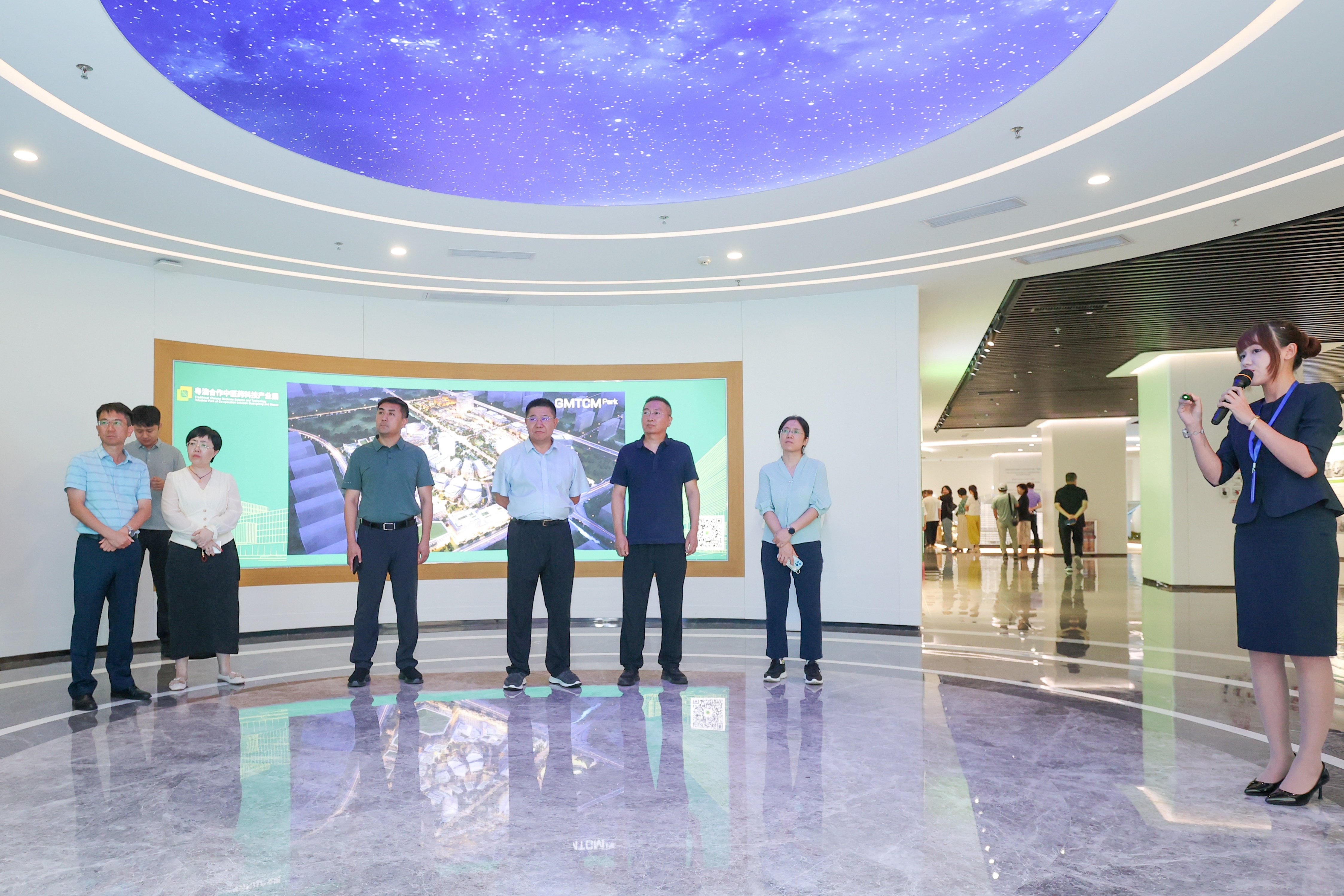2025年7月30日-31日,北京市大兴区区委常委、副区长安学军一行赴粵澳合作中醫藥科技產業園考察调研。 2025年7月30日-31日,北京市大兴区区委常委、副区长安学军一行赴粵澳合作中醫藥科技產業園考察调研。
