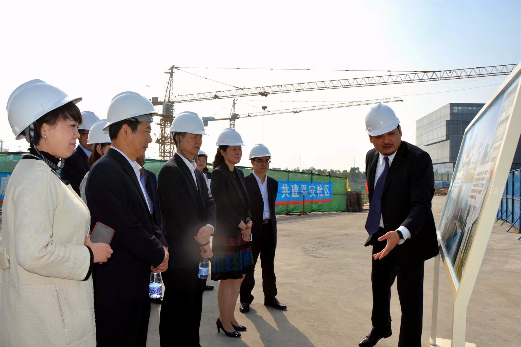 On November 5, 2016, Nie Wenqiang, the Executive Deputy Minister of the United Front Work Department of the Sichuan Provincial Committee, led a team to conduct an on-site inspection of the industrial park. On November 5, 2016, Nie Wenqiang, the Executive Deputy Minister of the United Front Work Department of the Sichuan Provincial Committee, led a team to conduct an on-site inspection of the industrial park.