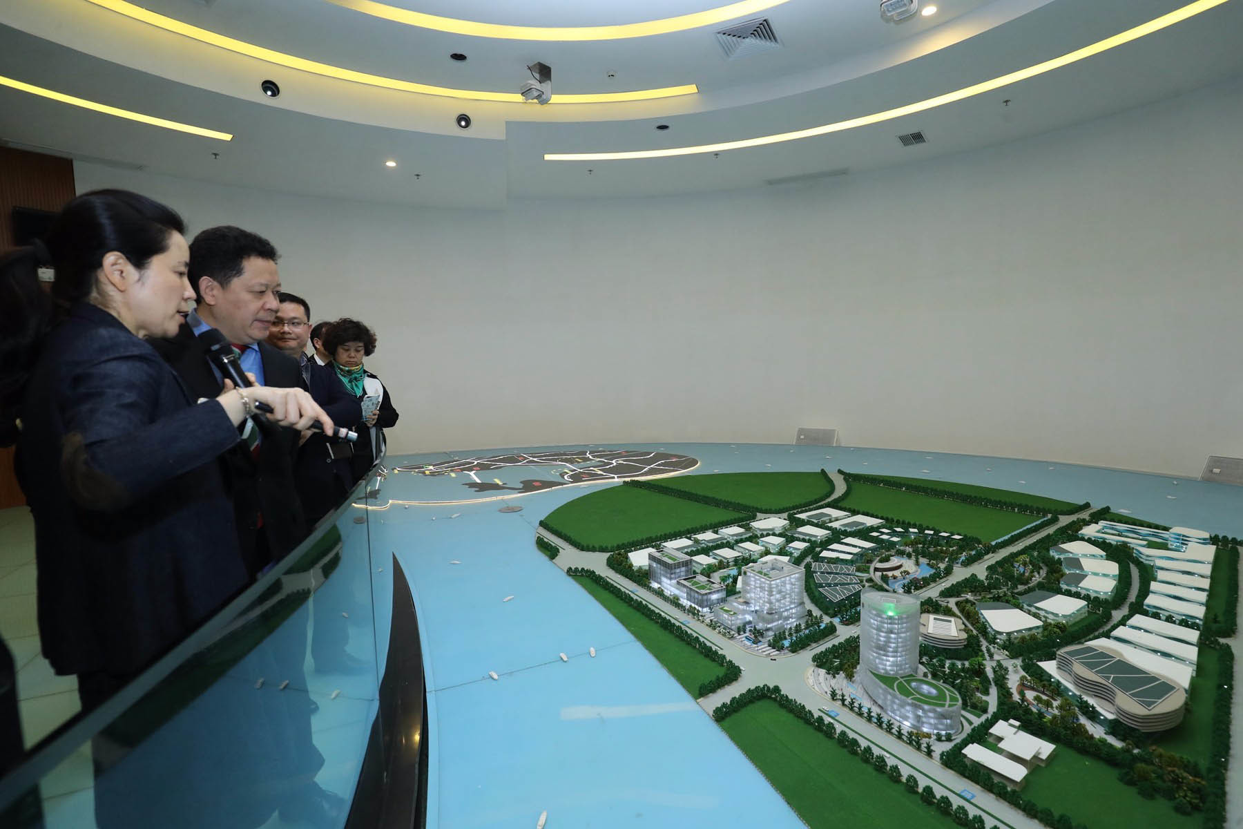 On January 13, 2017, Yang Xingping, the Vice Governor of Sichuan Province, led a team to conduct an on-site inspection of the industrial park to gain a detailed understanding of its development. On January 13, 2017, Yang Xingping, the Vice Governor of Sichuan Province, led a team to conduct an on-site inspection of the industrial park to gain a detailed understanding of its development.