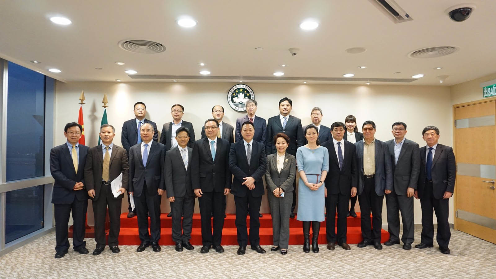 On March 21, 2017, the industrial park organized a discussion with over 20 representatives from prominent mainland enterprises and associations, along with the Secretary for Economy and Finance of Macau, Leong Vai Tac, to explore the cooperation opportunities between the industrial park and relevant industry representatives. On March 21, 2017, the industrial park organized a discussion with over 20 representatives from prominent mainland enterprises and associations, along with the Secretary for Economy and Finance of Macau, Leong Vai Tac, to explore the cooperation opportunities between the industrial park and relevant industry representatives.