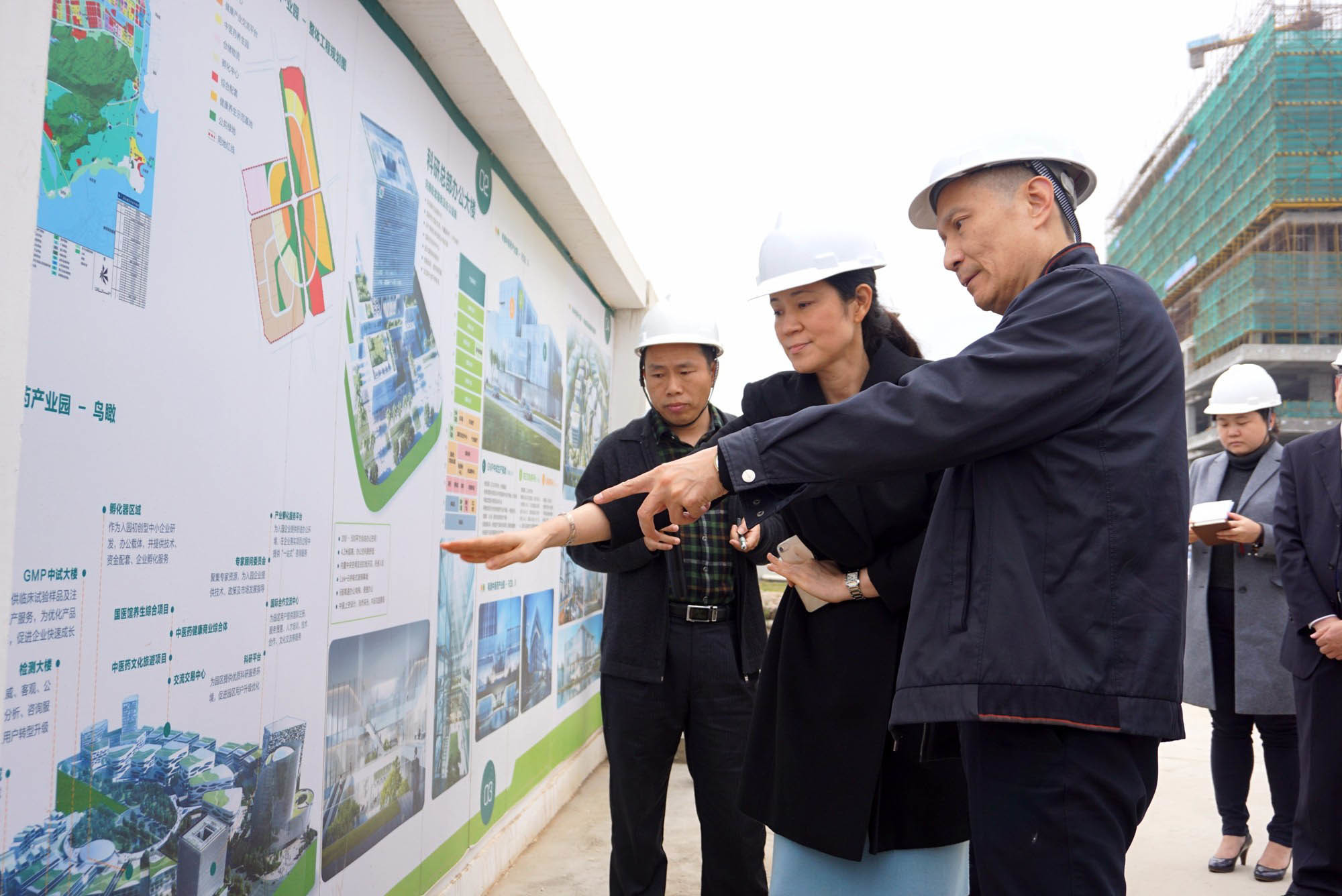 On March 15, 2017, Liao Jingshan, the director of the Hong Kong and Macao Affairs Office of Guangdong Province, led a team to conduct an on-site inspection of the industrial park, gaining a detailed understanding of the public service platform functions, progress of engineering construction, and achievements in investment and cooperation. On March 15, 2017, Liao Jingshan, the director of the Hong Kong and Macao Affairs Office of Guangdong Province, led a team to conduct an on-site inspection of the industrial park, gaining a detailed understanding of the public service platform functions, progress of engineering construction, and achievements in investment and cooperation.
