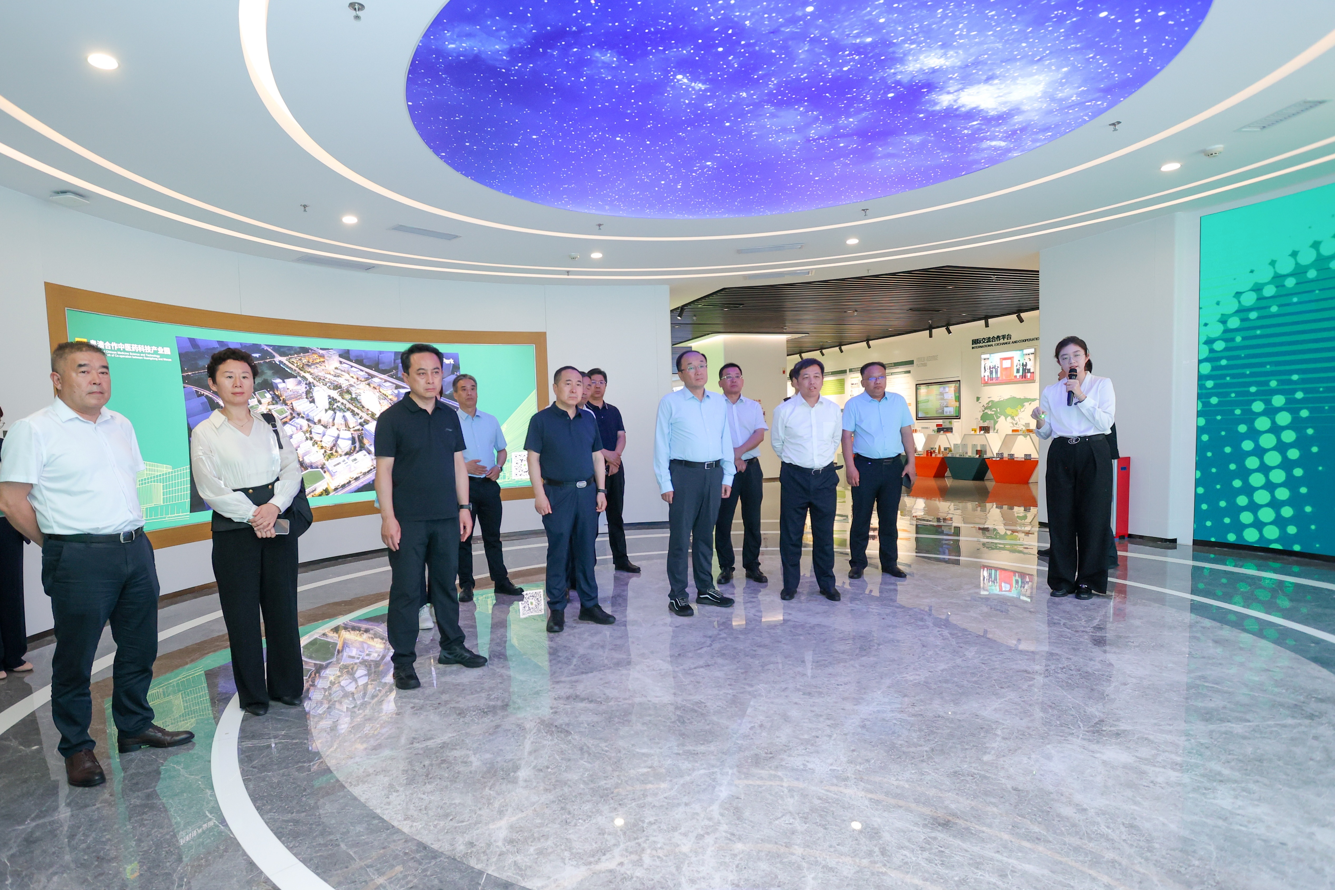 2025年5月23日,山东省药监局党组书记、局长李涛率队赴粤澳合作中医药科技产业园考察调研。 2025年5月23日,山东省药监局党组书记、局长李涛率队赴粤澳合作中医药科技产业园考察调研。
