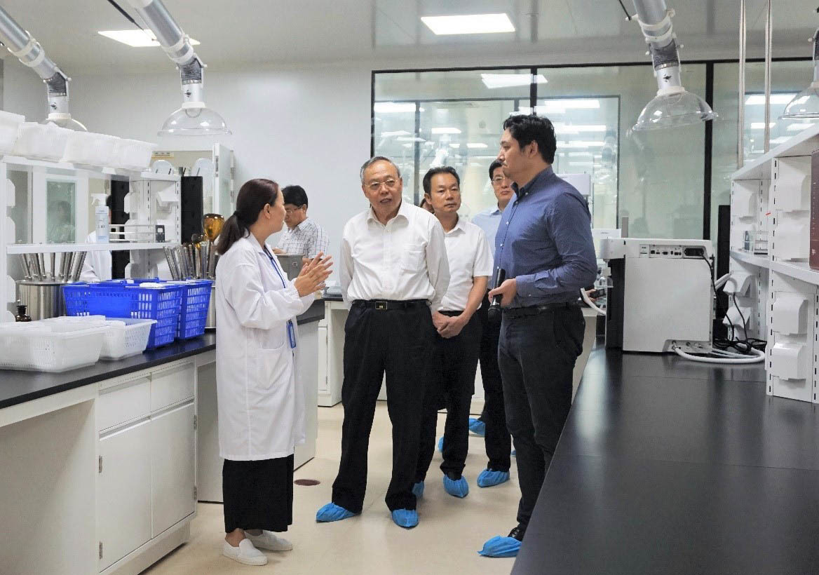 On May 17, 2018, Zheng Xinli, the Executive Vice Chairman of the China Urbanization Promotion Association, and his delegation visited the industrial park. On May 17, 2018, Zheng Xinli, the Executive Vice Chairman of the China Urbanization Promotion Association, and his delegation visited the industrial park.