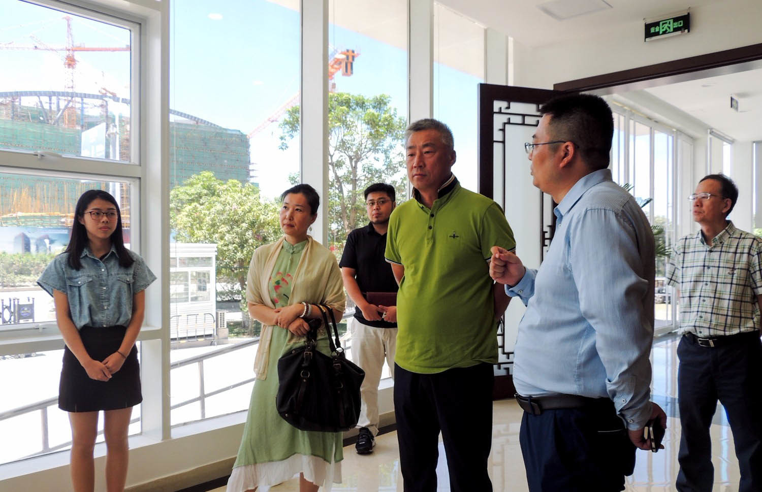 On June 7, 2017, Sui Lu, a member of the Standing Committee of the Central Committee of the China Democratic National Construction Association and Director of the General Office, visited the industrial park for on-site research, accompanied by Liu Fang, the full-time vice chairman of the Zhuhai Municipal Committee of the Democratic National Construction Association. On June 7, 2017, Sui Lu, a member of the Standing Committee of the Central Committee of the China Democratic National Construction Association and Director of the General Office, visited the industrial park for on-site research, accompanied by Liu Fang, the full-time vice chairman of the Zhuhai Municipal Committee of the Democratic National Construction Association.