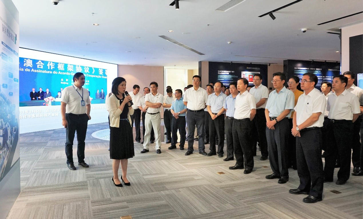 On May 24, 2018, the Dongguan Municipal Party Secretary Liang Weidong, Deputy Party Secretary and Mayor Xiao Yafei, along with the Dongguan Party and Government inspection team, visited the industrial park for an on-site inspection, accompanied by the Zhuhai Municipal Party Secretary and Chairman of the Zhuhai Municipal People's Congress Guo Yonghang. On May 24, 2018, the Dongguan Municipal Party Secretary Liang Weidong, Deputy Party Secretary and Mayor Xiao Yafei, along with the Dongguan Party and Government inspection team, visited the industrial park for an on-site inspection, accompanied by the Zhuhai Municipal Party Secretary and Chairman of the Zhuhai Municipal People's Congress Guo Yonghang.