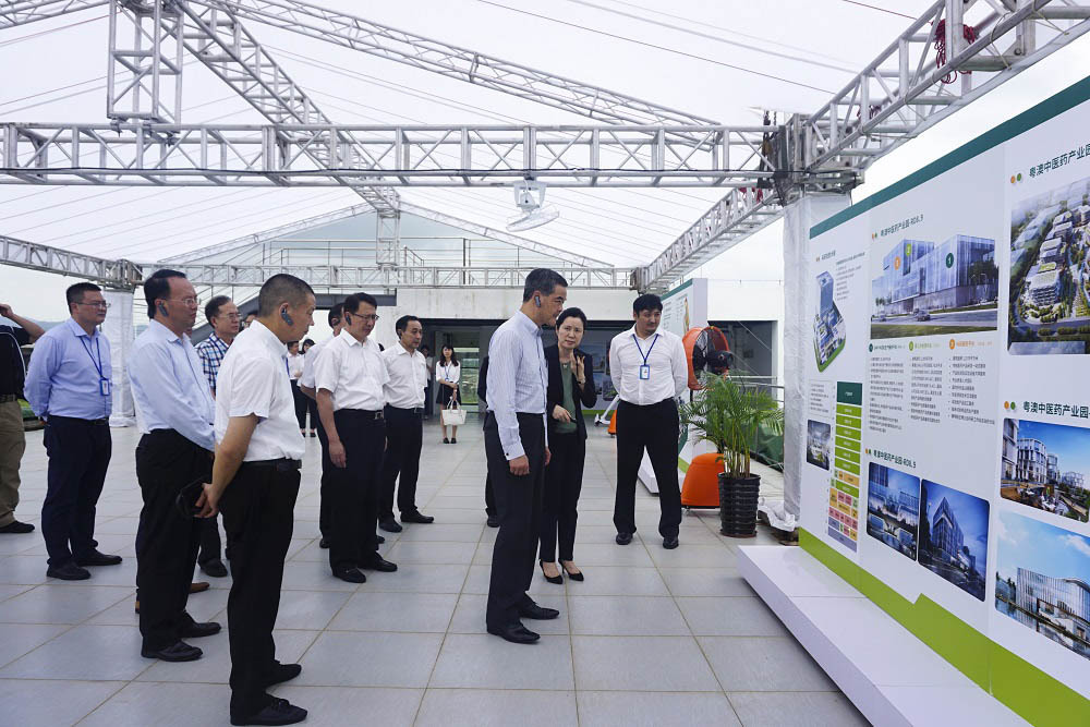 On August 9, 2017, Vice Chairman of the National Committee of the Chinese People's Political Consultative Conference, Leung Chun-ying, visited the industrial park for an on-site inspection, accompanied by Guo Yuanqiang, Secretary of the Zhuhai Municipal Committee and Director of the Municipal People's Congress Standing Committee, and Zhao Fula, Deputy Secretary-General of the Guangdong Provincial Committee of the Chinese People's Political Consultative Conference. On August 9, 2017, Vice Chairman of the National Committee of the Chinese People's Political Consultative Conference, Leung Chun-ying, visited the industrial park for an on-site inspection, accompanied by Guo Yuanqiang, Secretary of the Zhuhai Municipal Committee and Director of the Municipal People's Congress Standing Committee, and Zhao Fula, Deputy Secretary-General of the Guangdong Provincial Committee of the Chinese People's Political Consultative Conference.