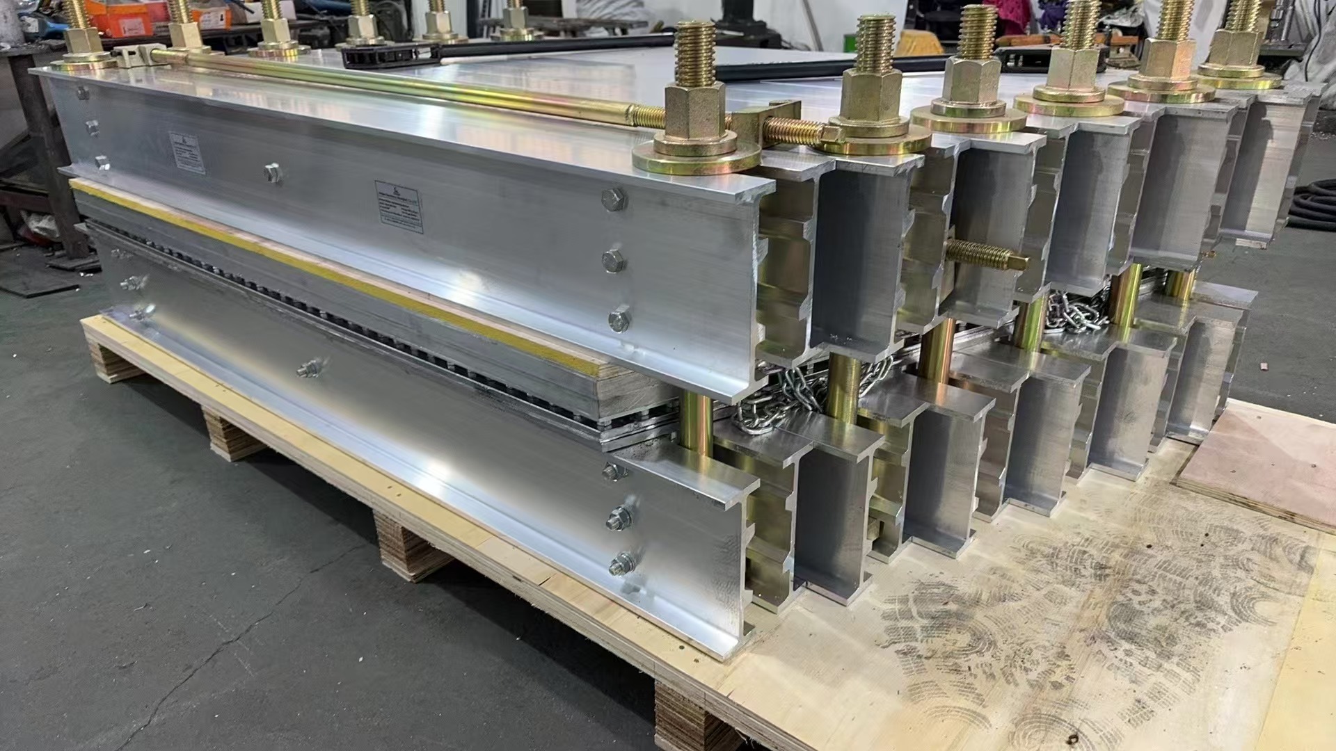Heavy- duty Vulcanizing Press Machine Heavy- duty Vulcanizing Press Machine