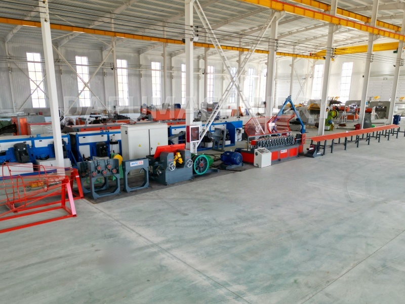 Machine de fabrication de barres d'armature à nervures laminées à froid