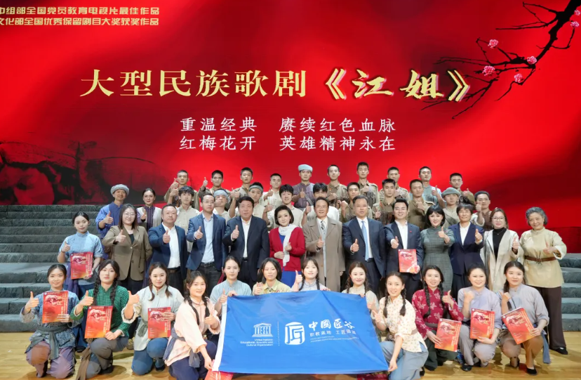 红色经典浸润青春 匠谷学子演绎别样思政课丨大型红色经典歌剧《江姐》走进西安军校