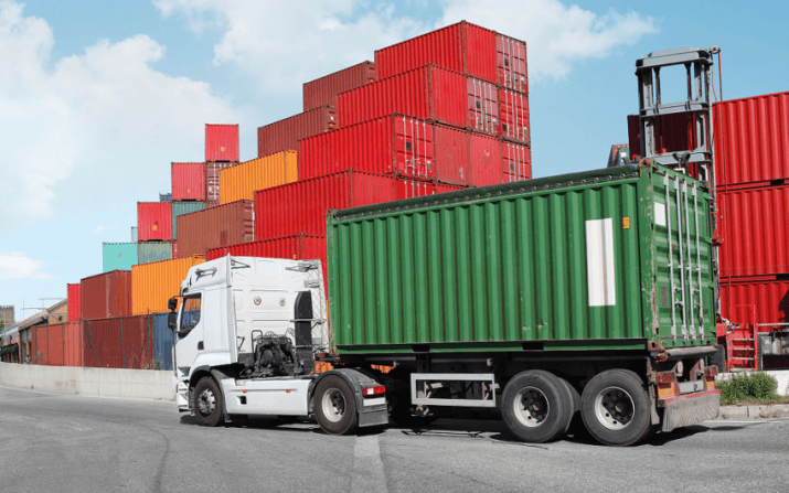  Bekleidungstransport und Lieferung 