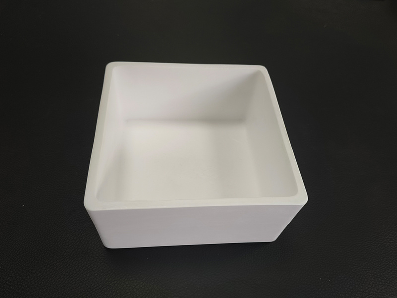 Yttrium oxide ceramic saggars