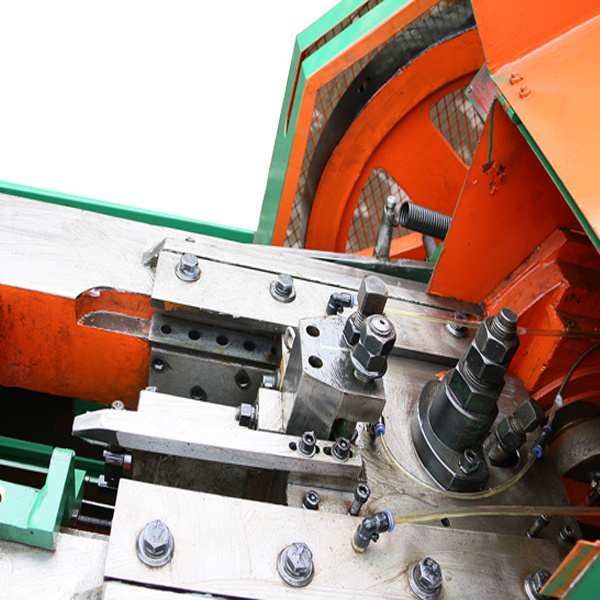 M5-120B   One mold two punch head machine