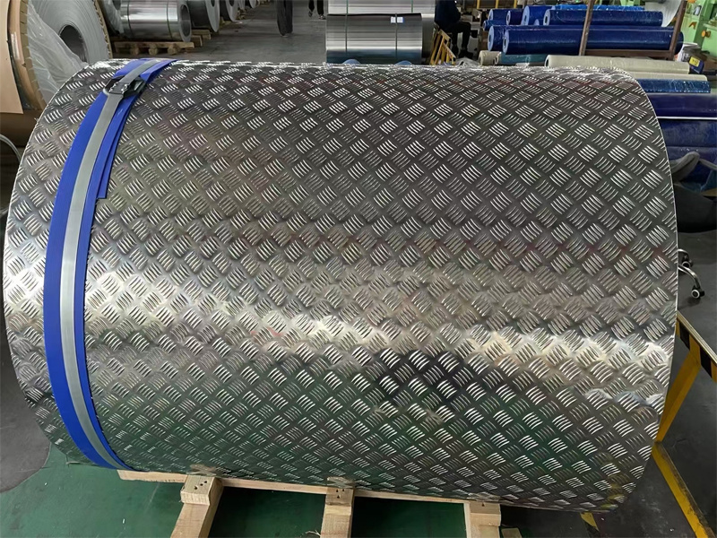 Five-stripe patterned aluminum coil