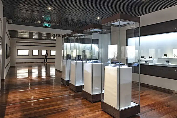 Key Considerations for Smart Display Cabinets: A Guide for Retailers