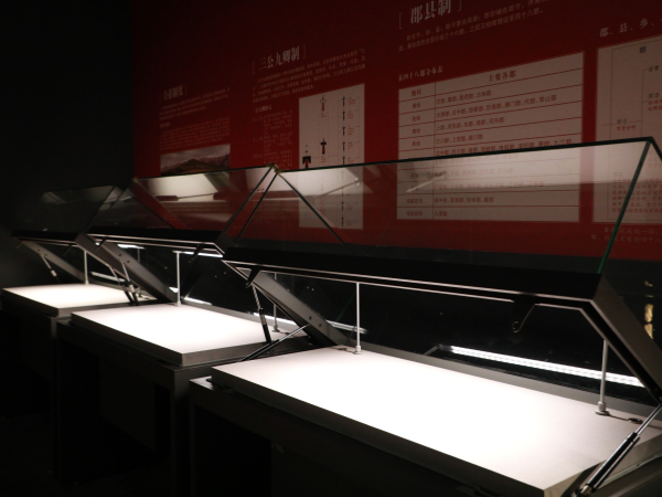 Enhancing Museum Exhibitions: The Importance of Display Cabinets