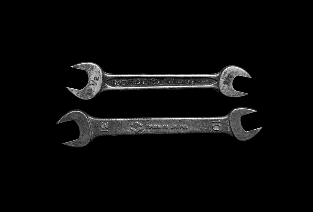 How to use a wrench correctly How to use a wrench correctly