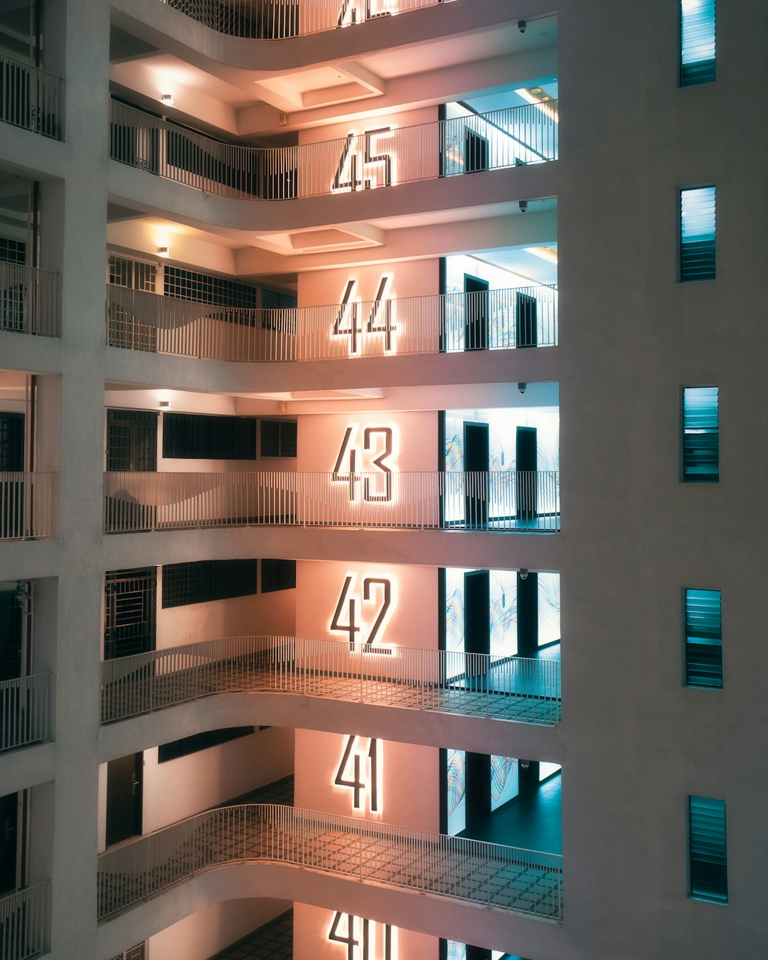 Mastering Dimming Technologies: A Deep Dive into TRIAC, 0-10V, and Beyond