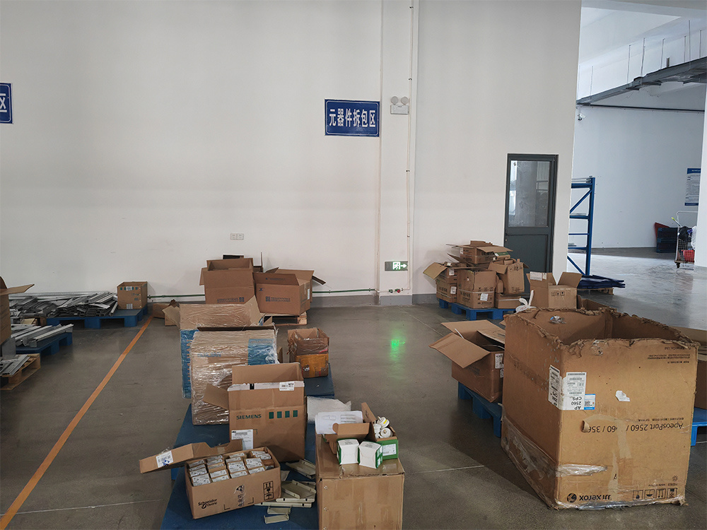 Component unpacking area Component unpacking area