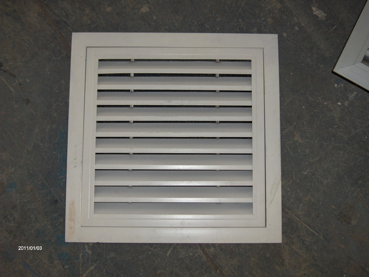 Hinged return air vent