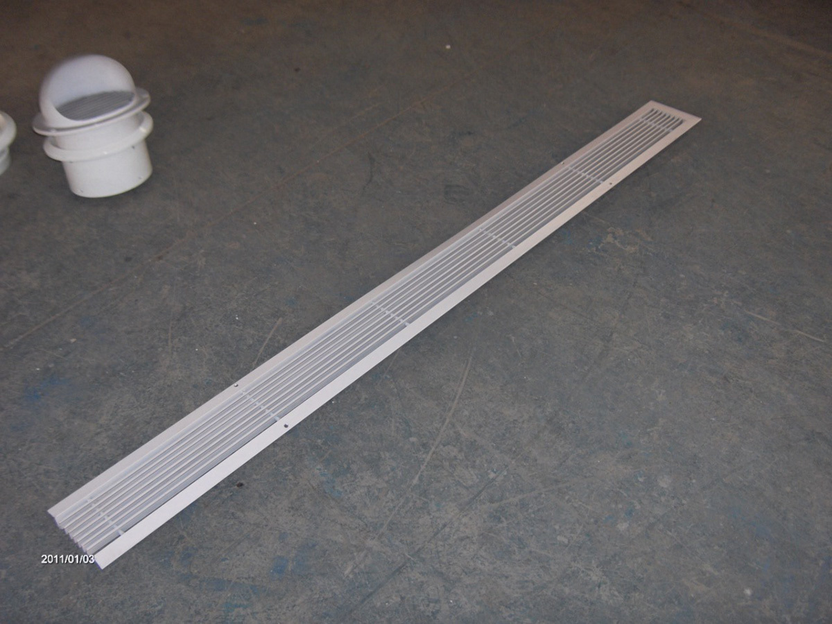 Linear air outlet