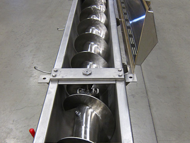 Installation method and debugging of screw conveyor