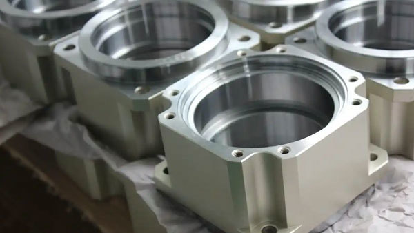 What is the reason for the occurrence of string shaft phenomenon in the gear reducer?