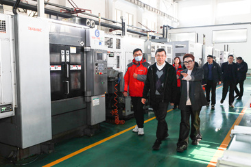 Deputy Director Zhang Chaohui of the Ningbo Economic and Technological Development Zone Management Committee visited Xuelong Group for research.