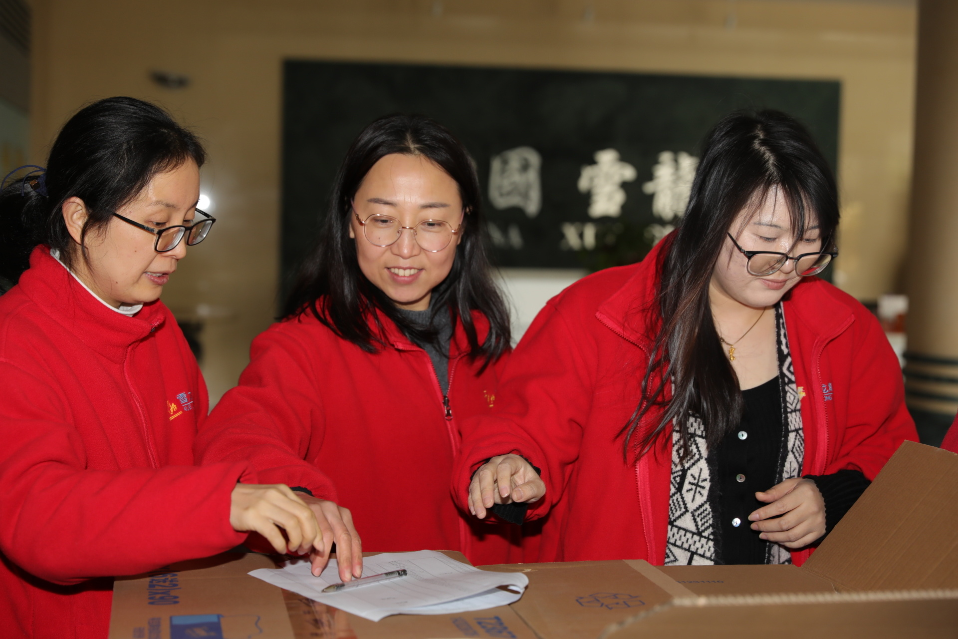 As spring waters begin to flow, they bloom like flowers. The company union distributes warm benefits for International Women's Day.