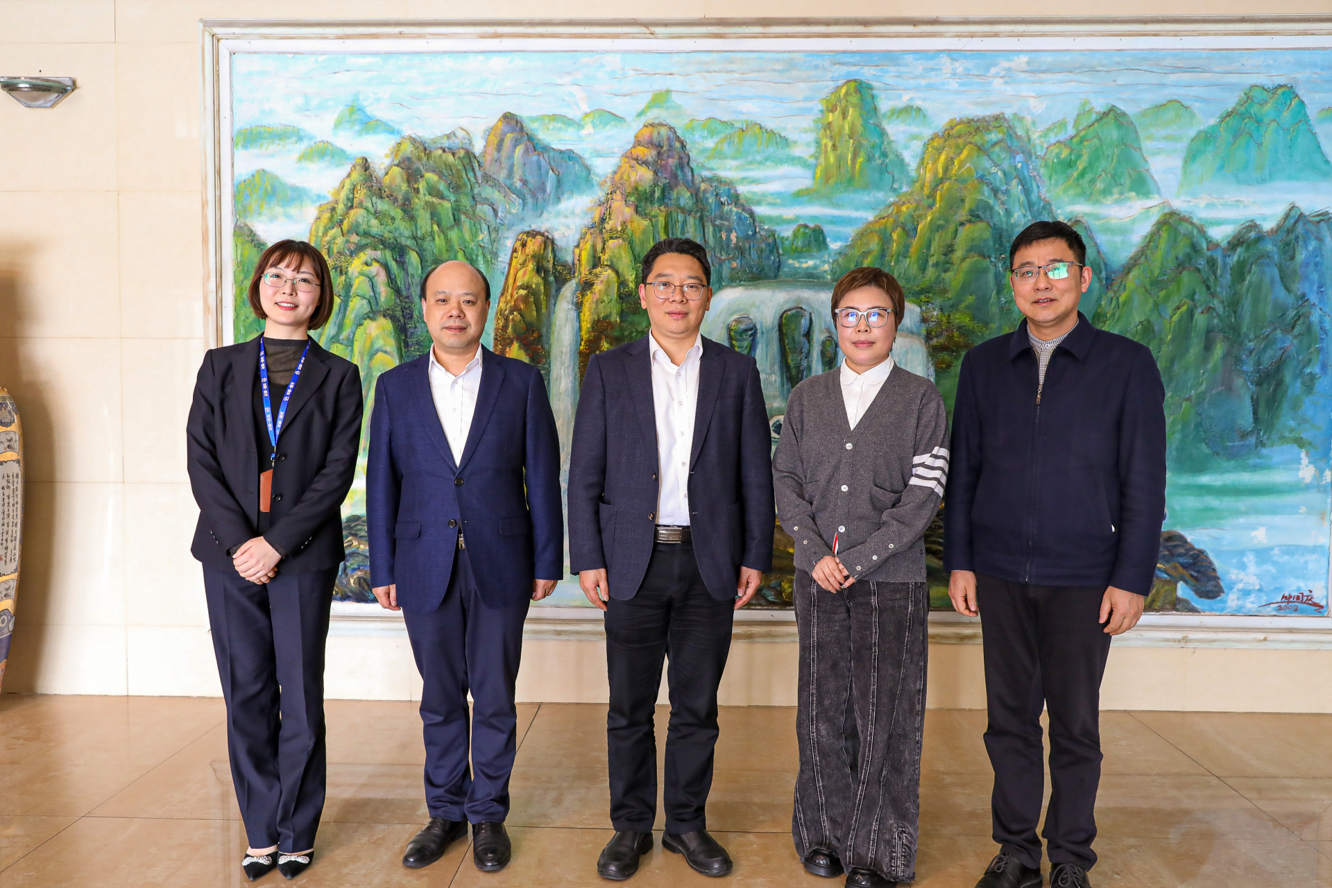 Fang Feilong, Deputy Secretary of the Beilun District Committee and Secretary of the Political and Legal Affairs Commission, visited the company to conduct a special research on the "Two Enterprises and Three Innovations".