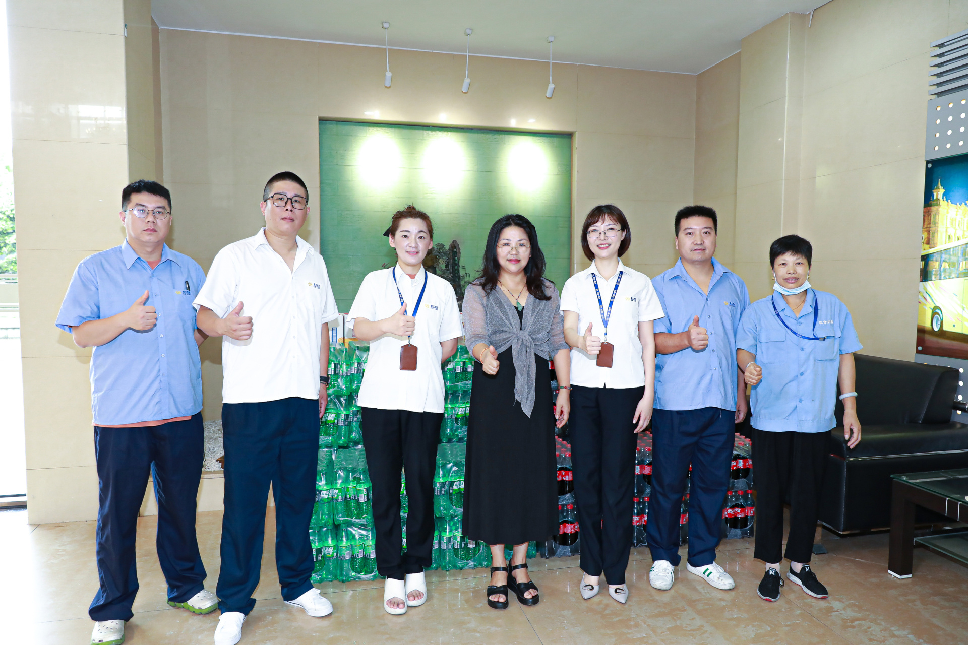 Scorching summer days, refreshing and soothing the heart | Xiapu Street General Trade Union visits Xuelong Group to carry out high-temperature care activities.