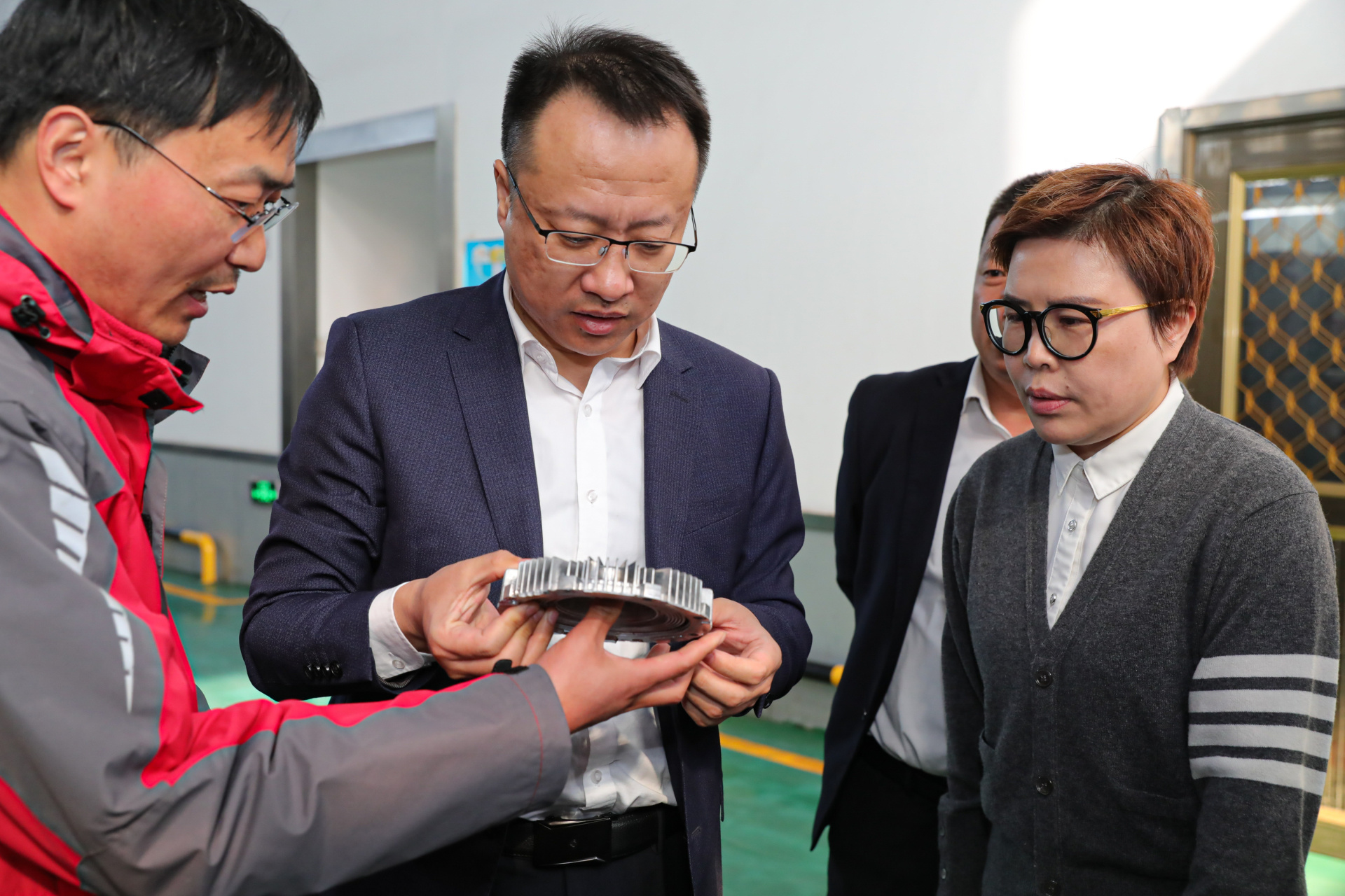 Minister Zhao Libin and his team from the Purchasing Department of FAW Jiefang visited the company for guidance and inspection.