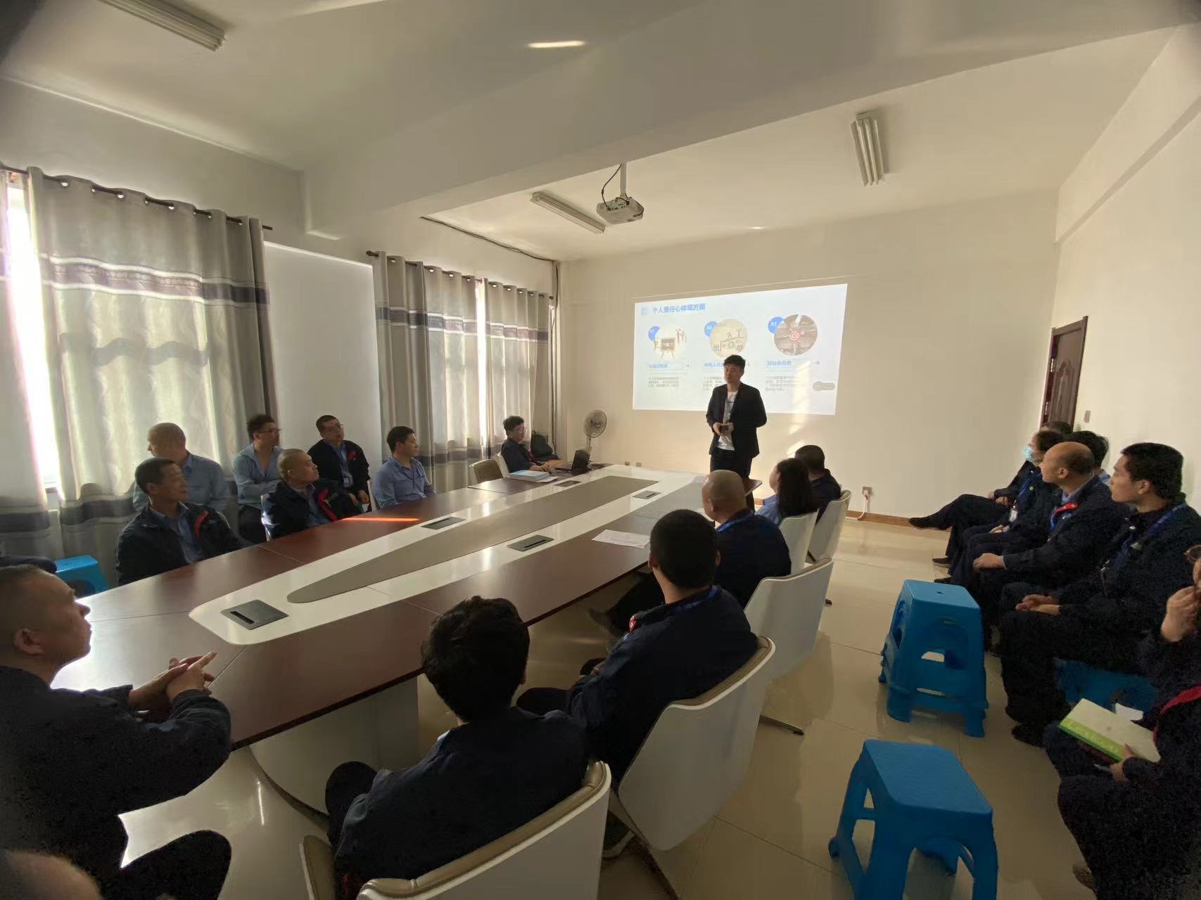 Strengthen Responsibility and Enhance Execution Efficiency | "Responsibility and Execution" Internal Training Held at Xuelong Group Changchun Xinling Production Site