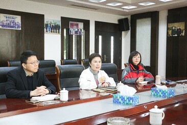 Zhu Hongbo, Director and Party Secretary of the Management Service Center for the Port Economic Industry in Ningbo Economic and Technological Development Zone, visited for guidance and inspection.