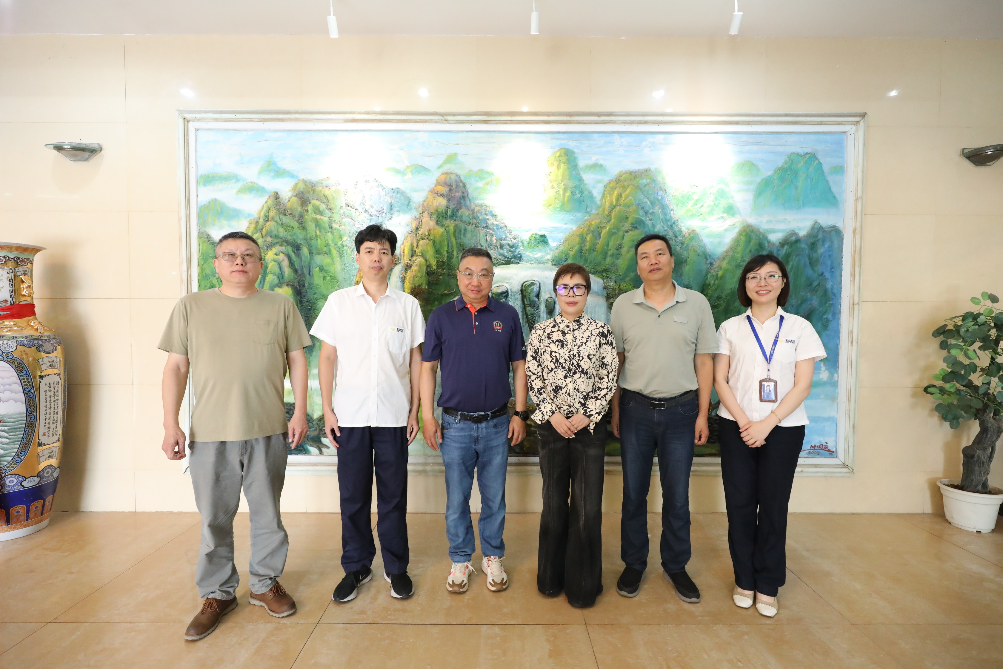 上海新动力汽车科技股份有限公司徐秋华总经理莅临雪龙集团指导考察
