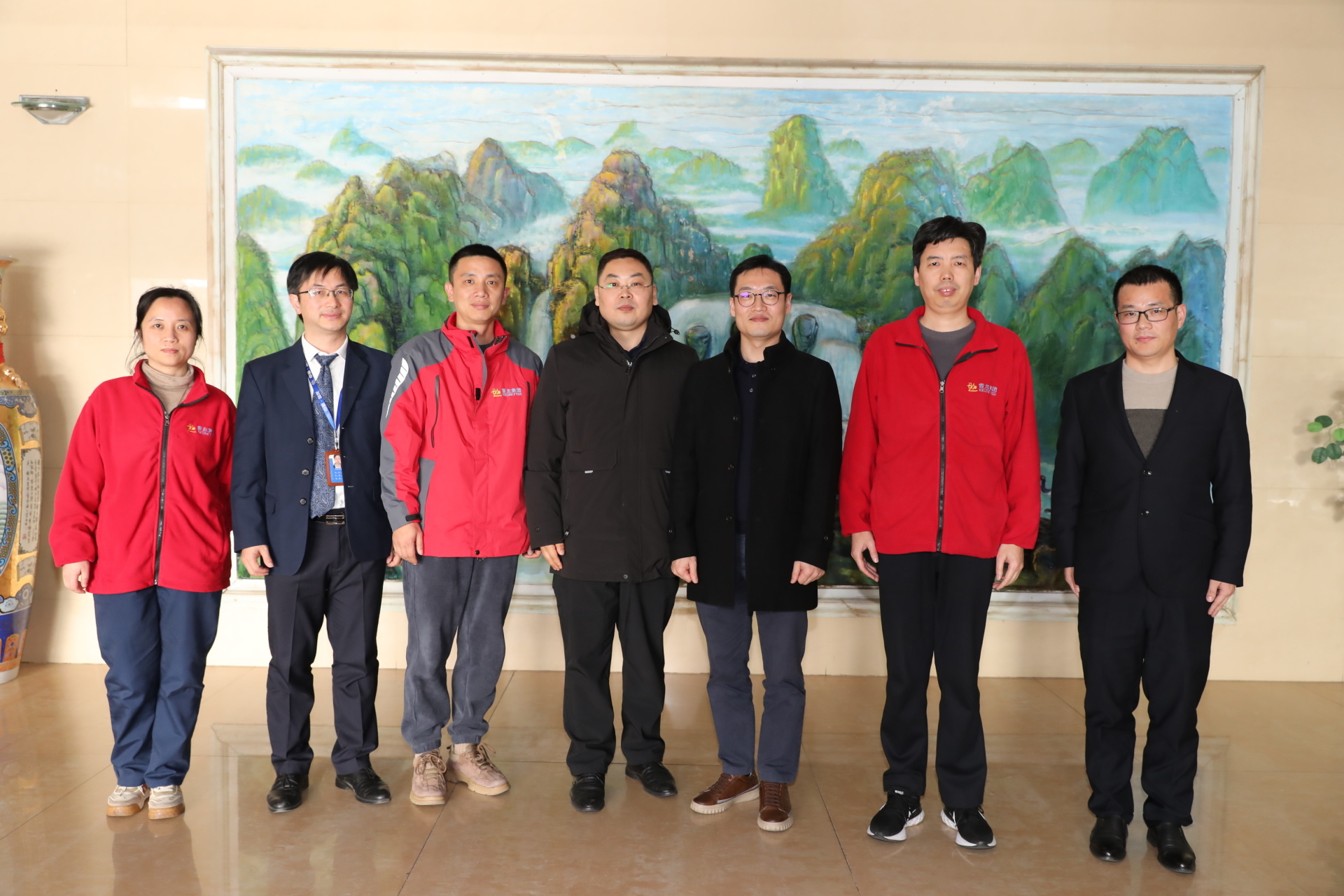 Mr. Choi Woon Mook, the procurement director of Hyundai Infracore from South Korea, visited and provided guidance to the Snow Dragon Group.