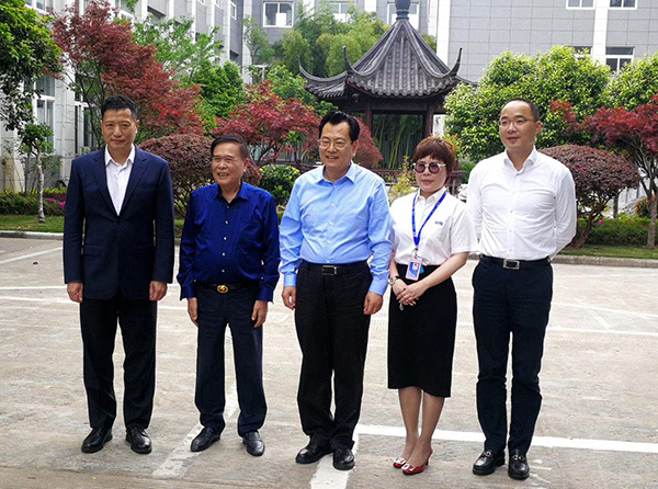 Mayor Qiu Dongyao visited Xuelong to inspect safety production work.