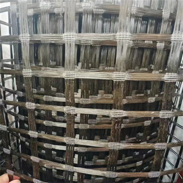 Adaptive to the most terrain shape Low weight reinforcement polyester geogrid