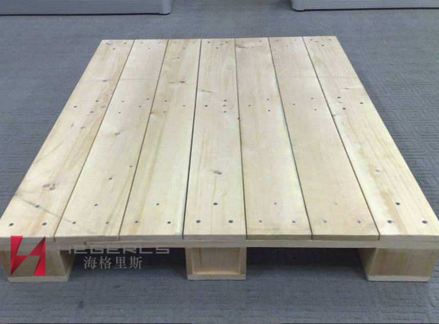 Heavy-duty pallets for e-commerce racking systems